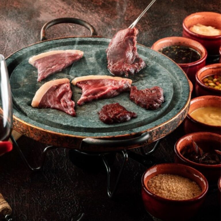 Sequência de fondue no D.O. Brasil em Gramado