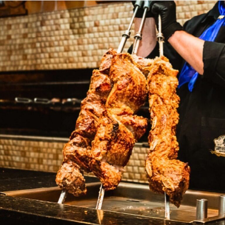 Churrascaria em Gramado e Canela viva o jantar temático Noite Gaúcha