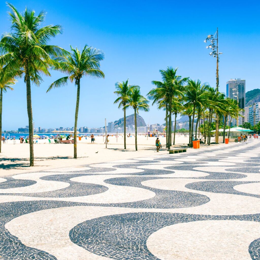 Calçadão de Copacabana Rio de Janeiro é eleito um dos 25 melhores destinos do mundo para conhecer em 2026 Blog TourFácil