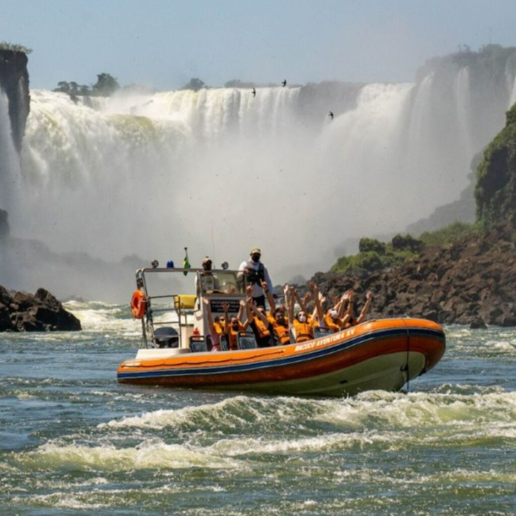 Macuco Safari em Foz do Iguaçu aventura e adrenalina nas Cataratas Blog TourFácil