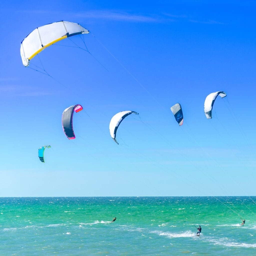 Praia de Cumbuco paraíso de aventura e adrenalina perto de Fortaleza
